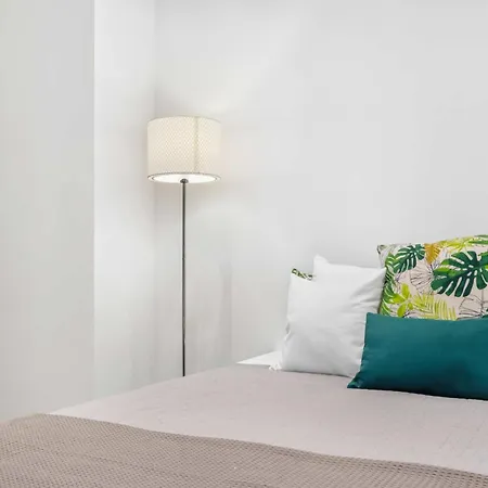 Tropical - Filodendro By Homie Funchal (Madeira)