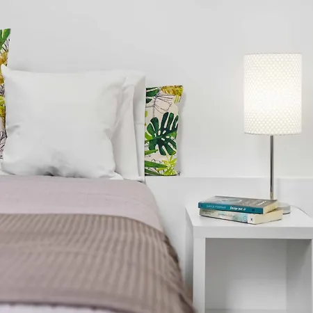 Tropical - Filodendro By Homie Funchal (Madeira)