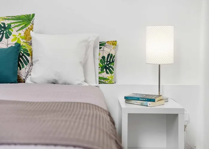 Tropical - Filodendro By Homie Funchal (Madeira)